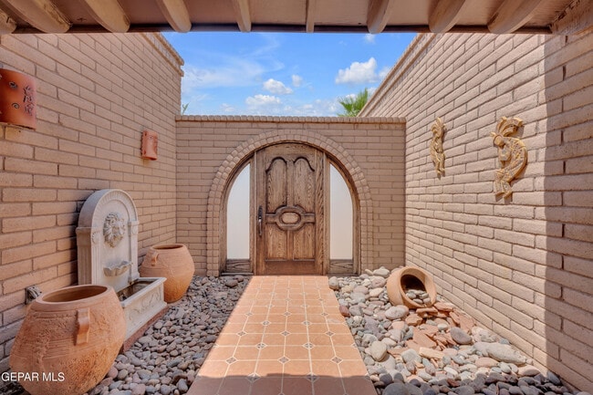 Building Photo - 6820 Villa Hermosa Dr