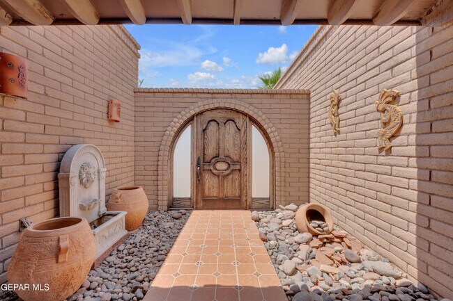 Foto del edificio - 6820 Villa Hermosa Dr