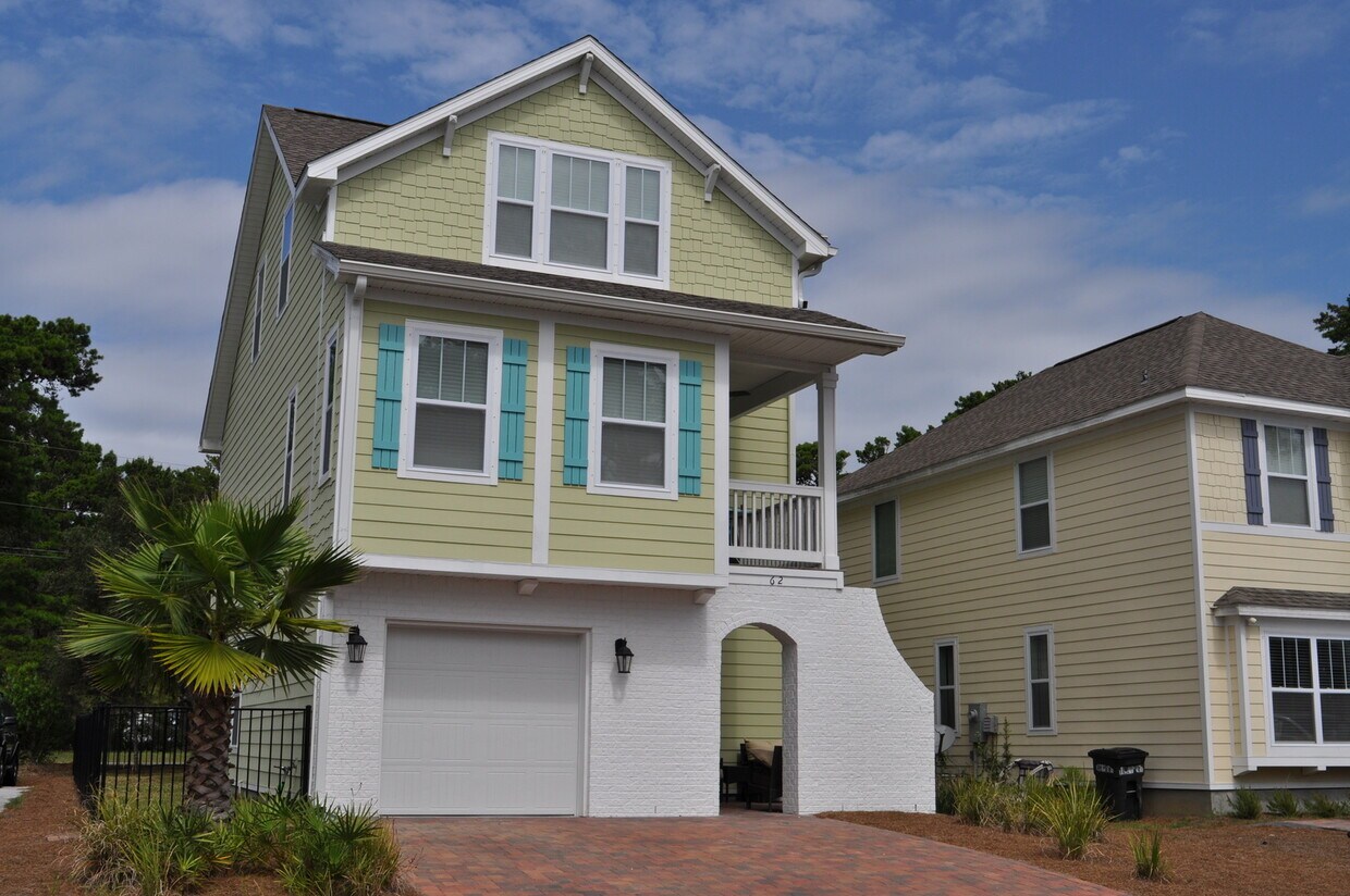 Beautiful nearly New, Partially furnished House Rental in