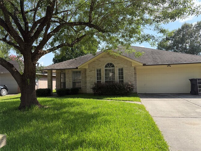 Building Photo - 2238 Pine Cone Dr
