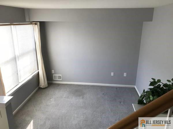 Building Photo - 43 Giera Ct