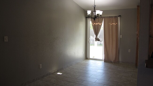 Building Photo - Beautiful Home South Bakersfield!!!