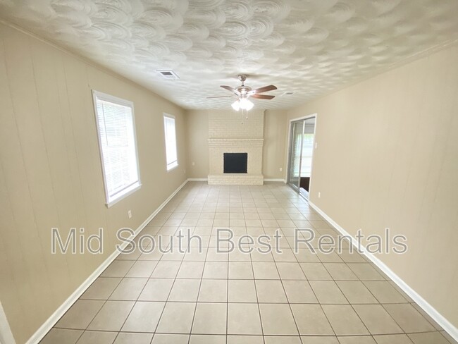 Building Photo - 3216 Cromwell Ave