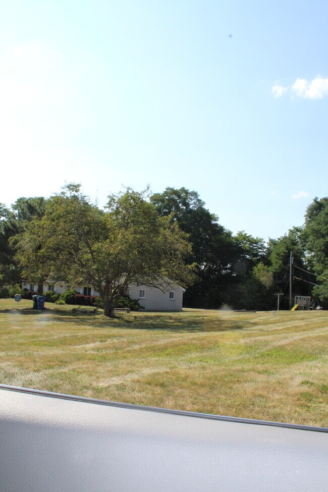Foto del edificio - 37 Maplecrest Dr