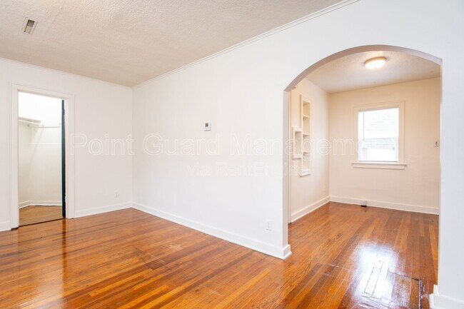 Foto del edificio - 621 N Broadview Ave