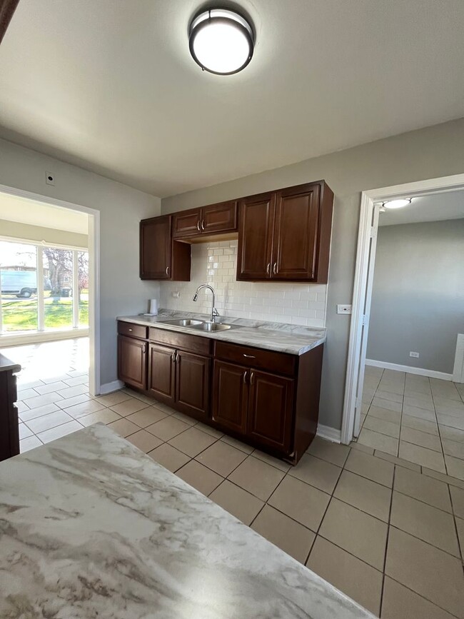 Building Photo - 2 Bedroom Ranch Home now available in Lans...