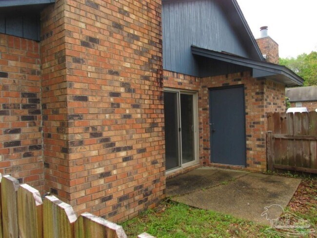 Foto del edificio - 3330 Pine Forest Rd