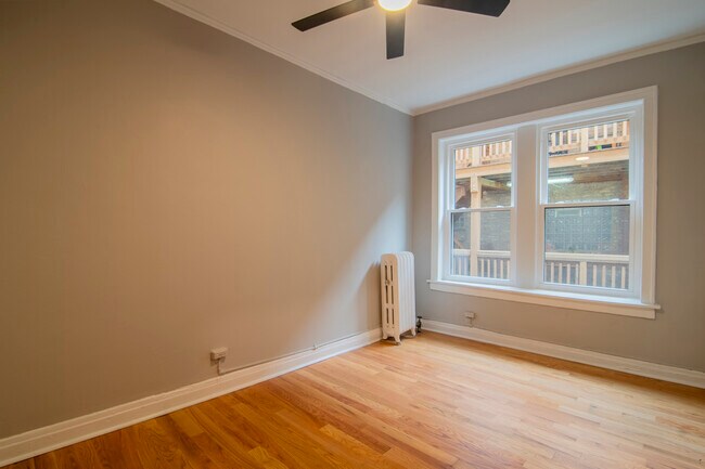 Foto del edificio - 1414 W Pratt Blvd