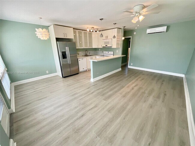 Foto del edificio - 2716 NE 30th Pl