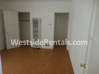 Building Photo - 304 N La Peer Dr