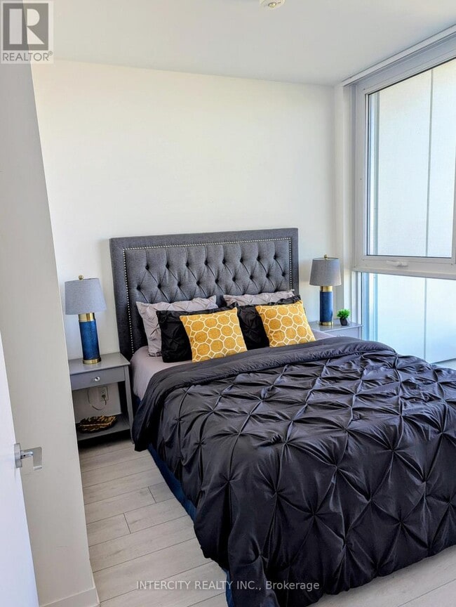 Building Photo - 898 Portage Pkwy