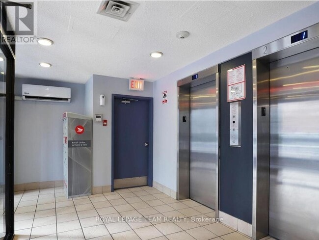 Photo du bâtiment - 200 Bay St