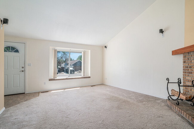 Building Photo - 2139 Daley Dr