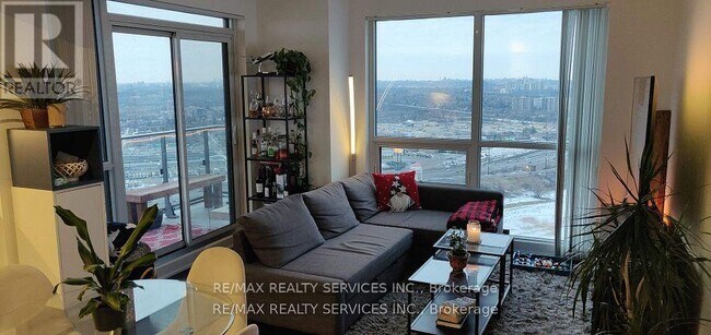 Photo du bâtiment - 2220-2220 Lake Shore Blvd W