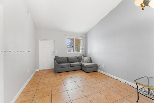 Foto del edificio - 1651 SE 28th Ct