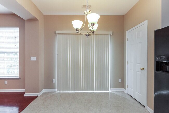 Foto del edificio - 6415 Colonial Garden Dr