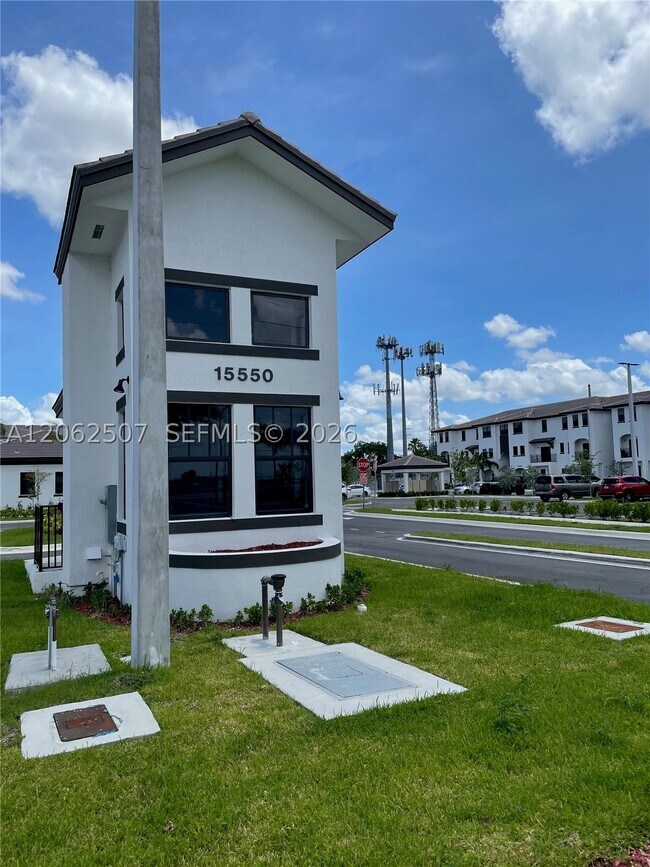 Foto del edificio - 15560 SW 136th St