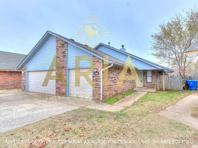 Building Photo - West Norman 3 bed 1.5 Bath Half Duplex