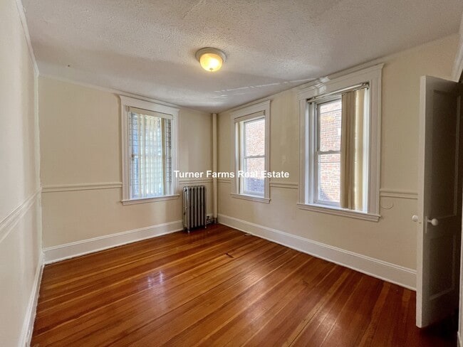 Building Photo - 15 Barrows St