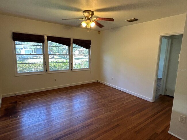 Foto del edificio - 1617 NE 8th St