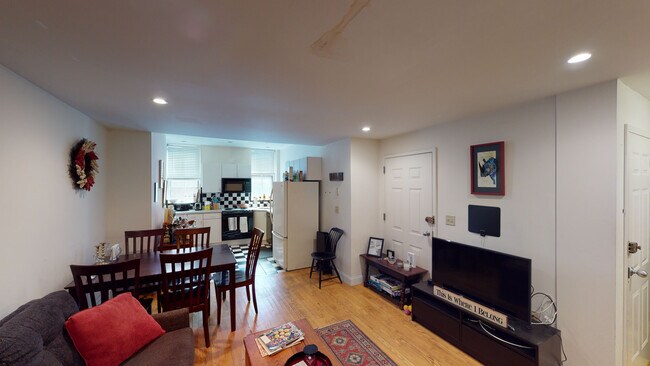Building Photo - 6 Brimmer St