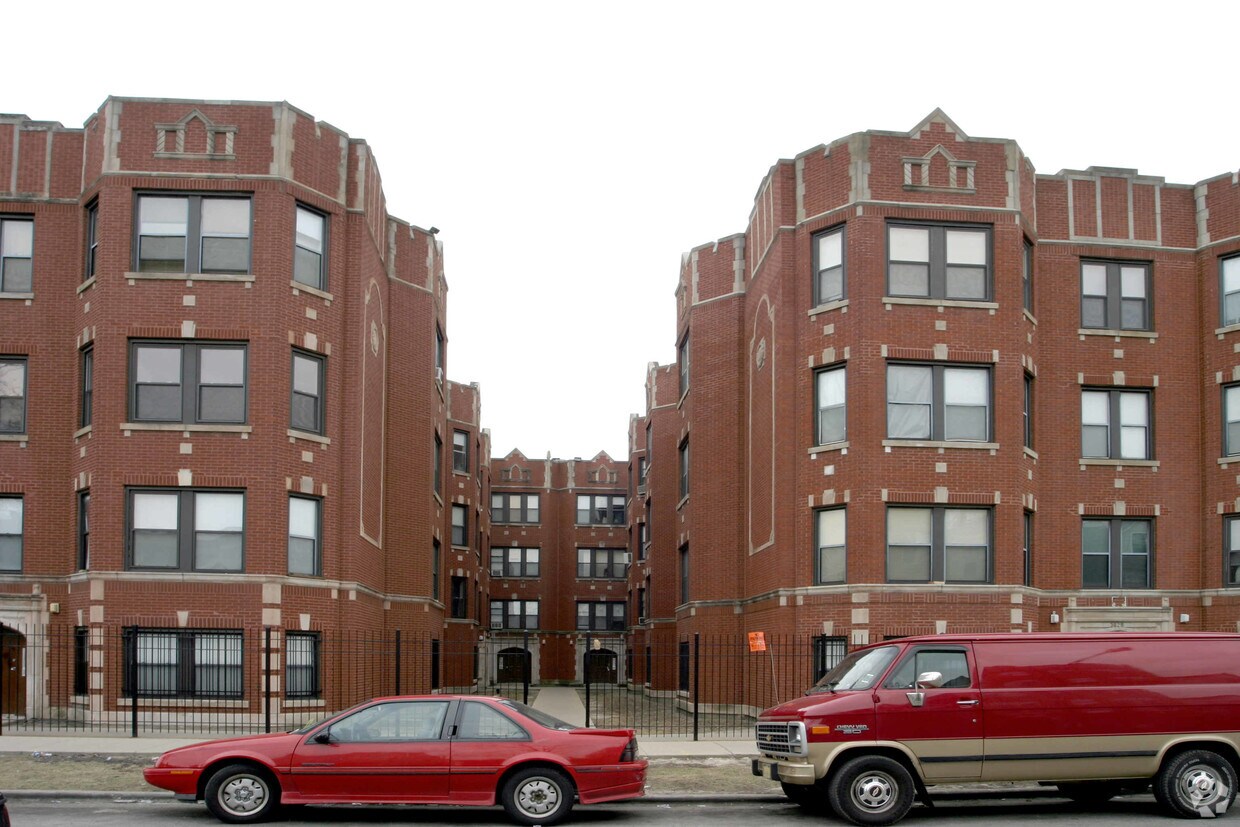 Primary Photo - 3625 West Dickens LLC
