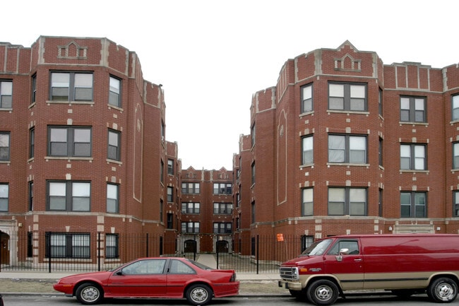 Building Photo - Dickens Apartments