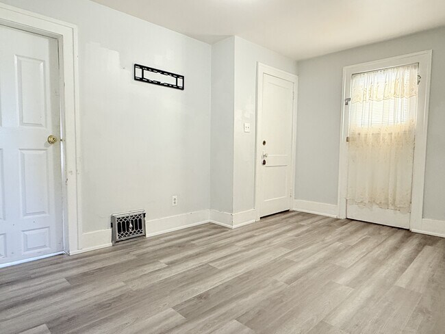 Building Photo - 1650 Goyeau St