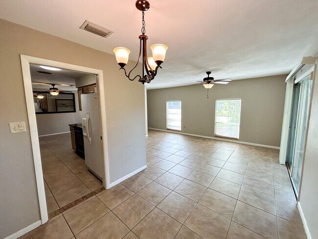 Building Photo - 3136 NW 47th Place - *50% off first month'...