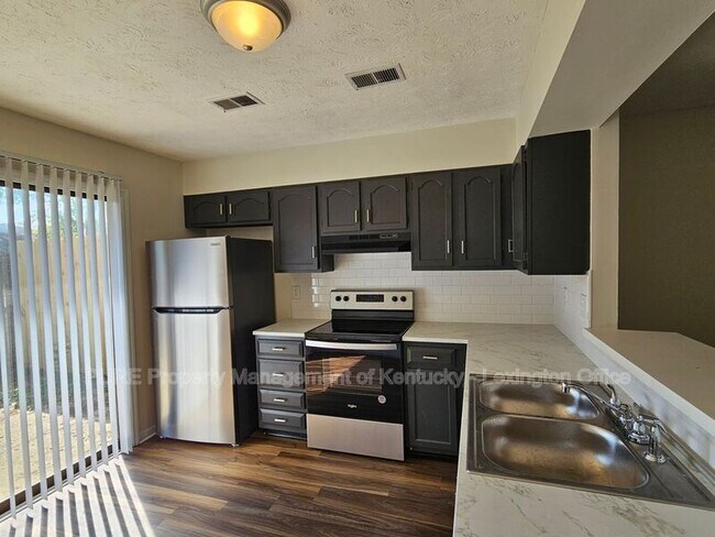 Foto del edificio - 2857 Snow Rd