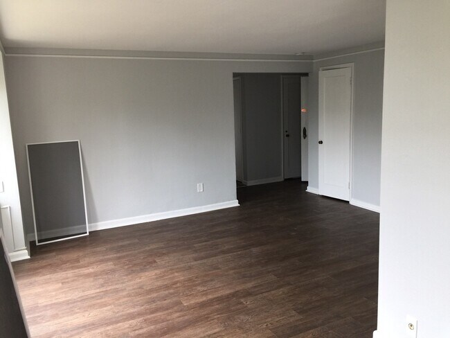 Interior Photo - Lakecrest