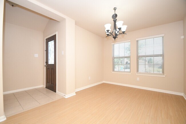 Foto del edificio - 10015 Bitternut Hickory Ln