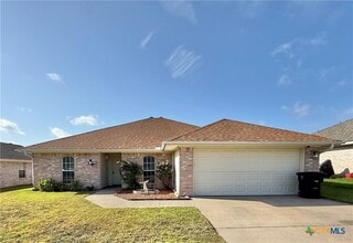 Building Photo - 4504 Aspen Dr