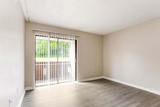 Building Photo - 915 S Seminole Dr