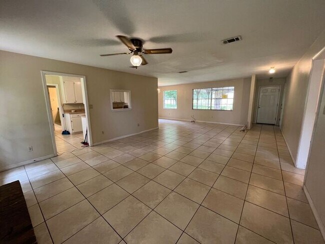Building Photo - Pensacola - Pinehurst Subdivision - 3 bedr...