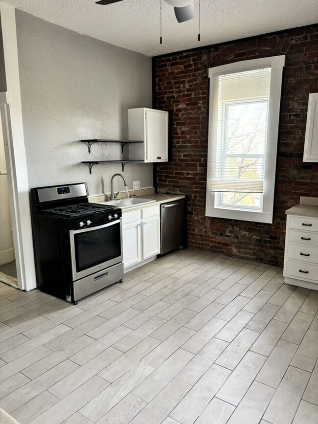 Newly updated kitchen - 2621 Arsenal St