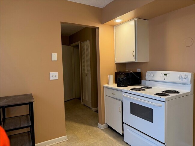 Foto del edificio - 553 French Rd