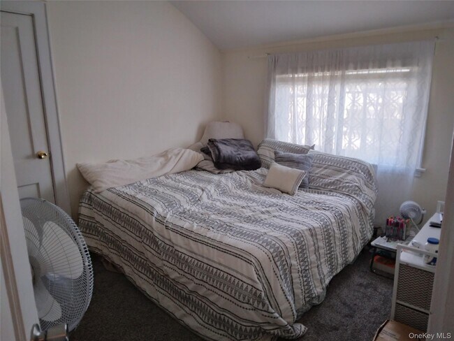 Foto del edificio - 666 Willis Ave