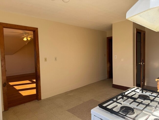 Foto del edificio - 461 Howard Ave