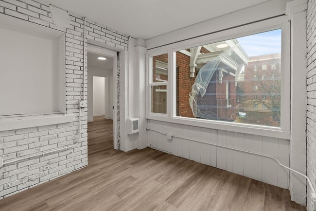 Building Photo - Cambridge Court Apartments