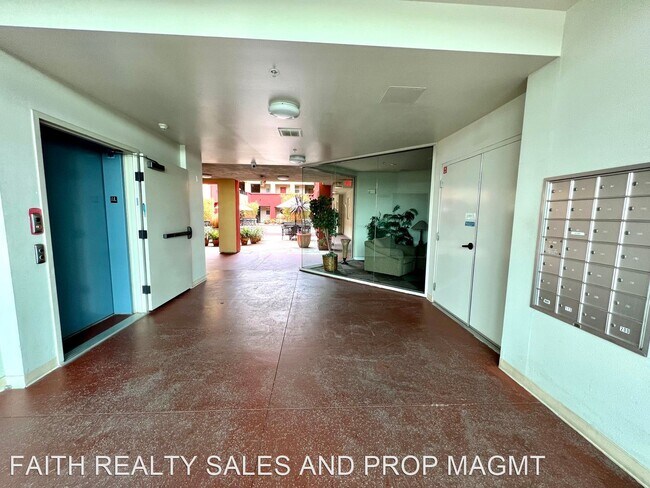 Building Photo - 1 br, 1 bath House - Cabrillo Senior Condo...