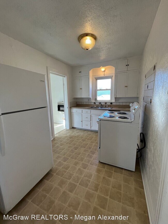 Building Photo - 2 br, 1 bath House - 831 N Highland