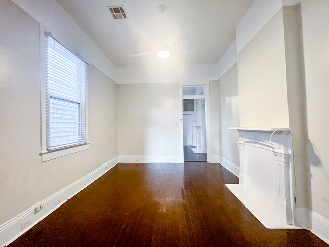 Foto del edificio - 3625 Banks St