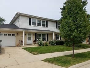 Building Photo - 9228 N Woodland Dr