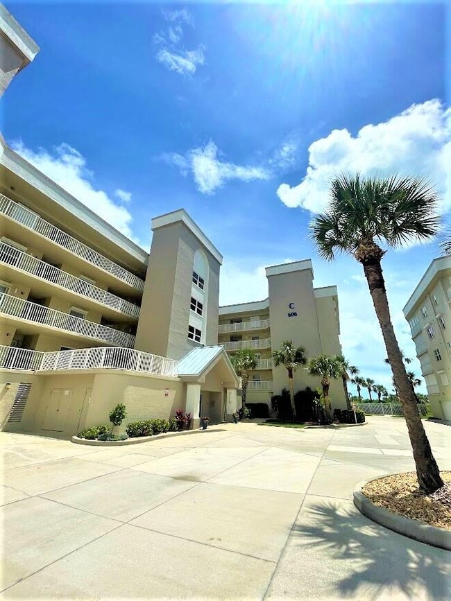 Building Photo - 606 Shorewood Dr
