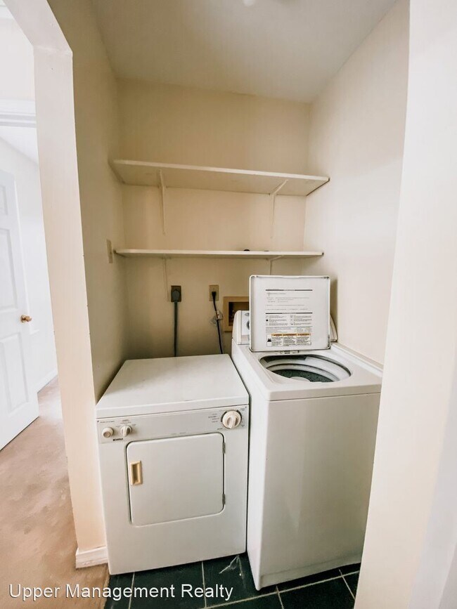 Building Photo - 1 br, 1 bath House - 4600 Laurel St. #6