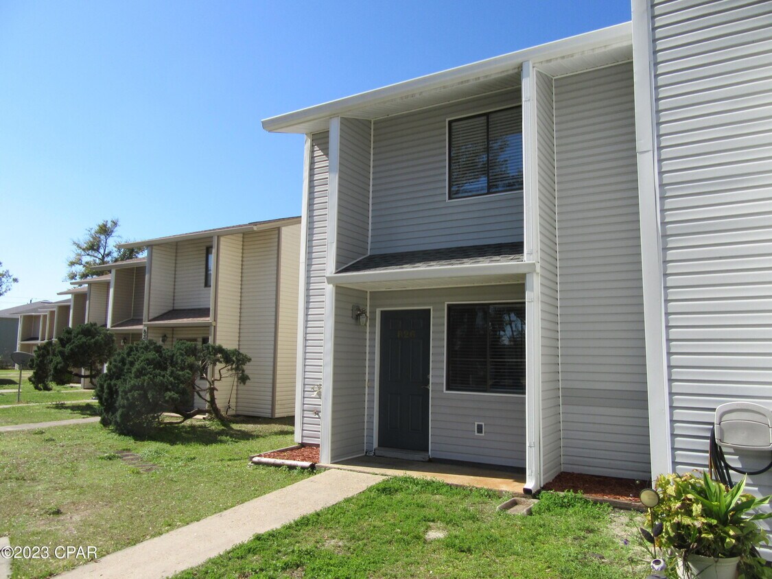 Foto principal - 824 West St