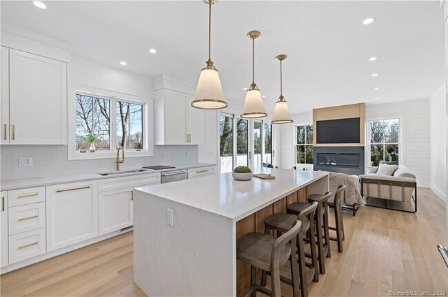 Building Photo - 2 Turnabout Lane Apt #A, Darien, CT 06820 ...