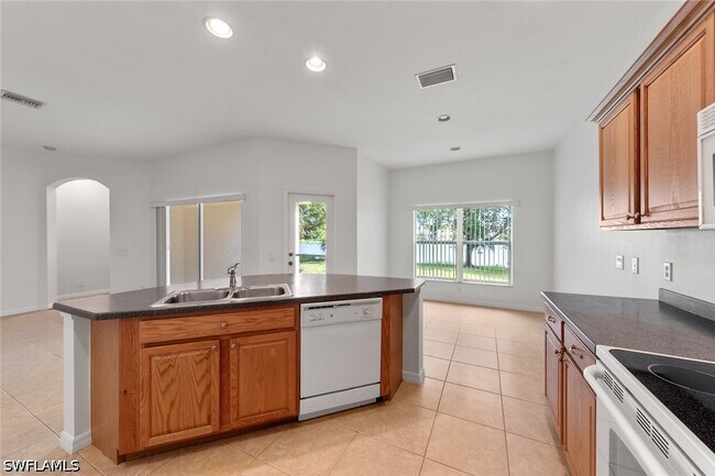 Foto del edificio - 2410 Verdmont Ct