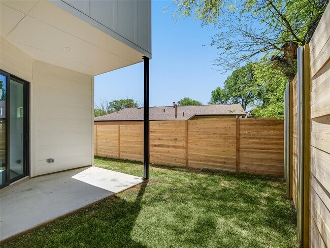 Building Photo - 1710 Adina St